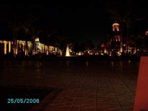 Abends an der  Grand Mall in Hurghada